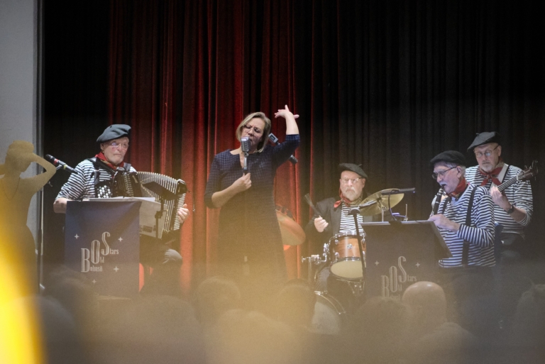 SENIORMÄSSA – PIAF SÅ IN I NORDEN MED BOLMSÖ OLD STARS OCH IRENE OLOFSSON