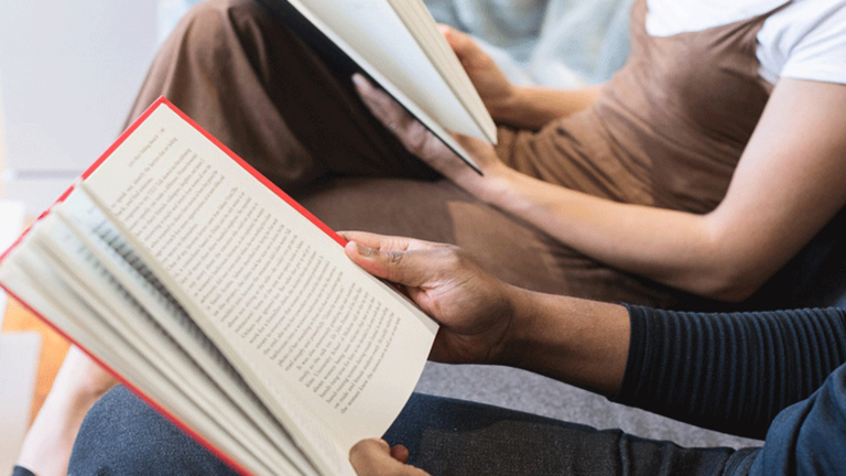 BOKCIRKEL: LÄTT SVENSKA