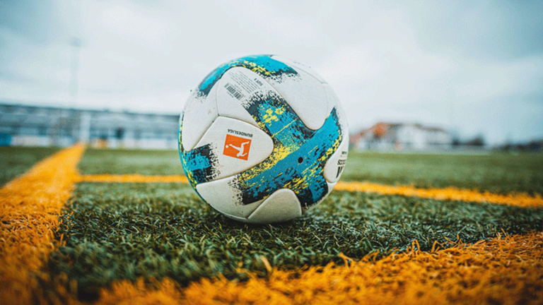 FAMILJEFREDAG: FOTBOLLSFEBER