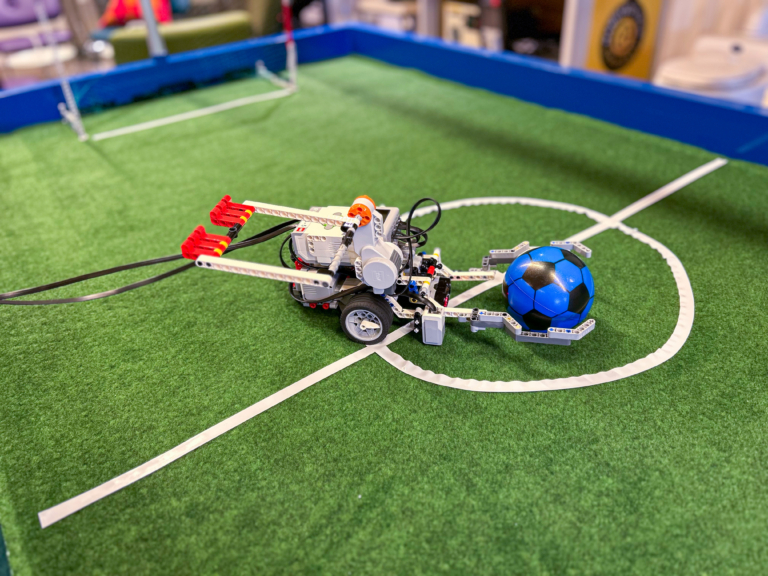 ROBOTFOTBOLL