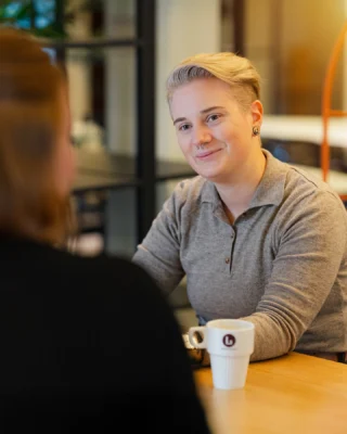 Är du trött på det där tråkiga hemmakontoret? Kom och testa Gummifabriken Workspace gratis i en vecka! Jobba, mingla, nätverka och inspireras i en kreativ miljö. Under veckan fylls Workspace med spännande inslag, du får möjlighet att ställa frågor, testa miljön och uppleva atmosfären. ☕✨
 
Ta med din laptop, slå dig ner med en kaffe och känn dig som hemma. Välkommen den 17-21 mars! 🙌
 
👉 Läs mer på gummifabriken.se

📷 Silja Fabricius, Gummifabriken.