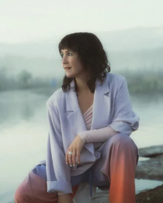 CAROLINA WALLIN PÉREZ – EN HYLLNING TILL KENT 💫
Kan du inte få nog av Kent – eller missade du chansen att se dem live? Carolina Wallin Pérez, som var med och körade bakom bandet på deras sex utsålda konserter i Stockholm, hyllar Kent med en nostalgisk konsert med låtarna från sitt succéalbum Pärlor och svin.
 
📅 FRE 9 MAJ
🎟️ Köp biljetter på gummifabriken.se