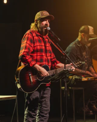 Vilken kväll vi hade när Peter Stormare gästade oss med sitt band som en del av sin konsertturné! Det bjöds på både musik och inspirerande berättelser från Stormares karriär och liv. 

📷 Silja Fabricius, Gummifabriken. 

#gummifabrikenvmo #värnamo #peterstormare